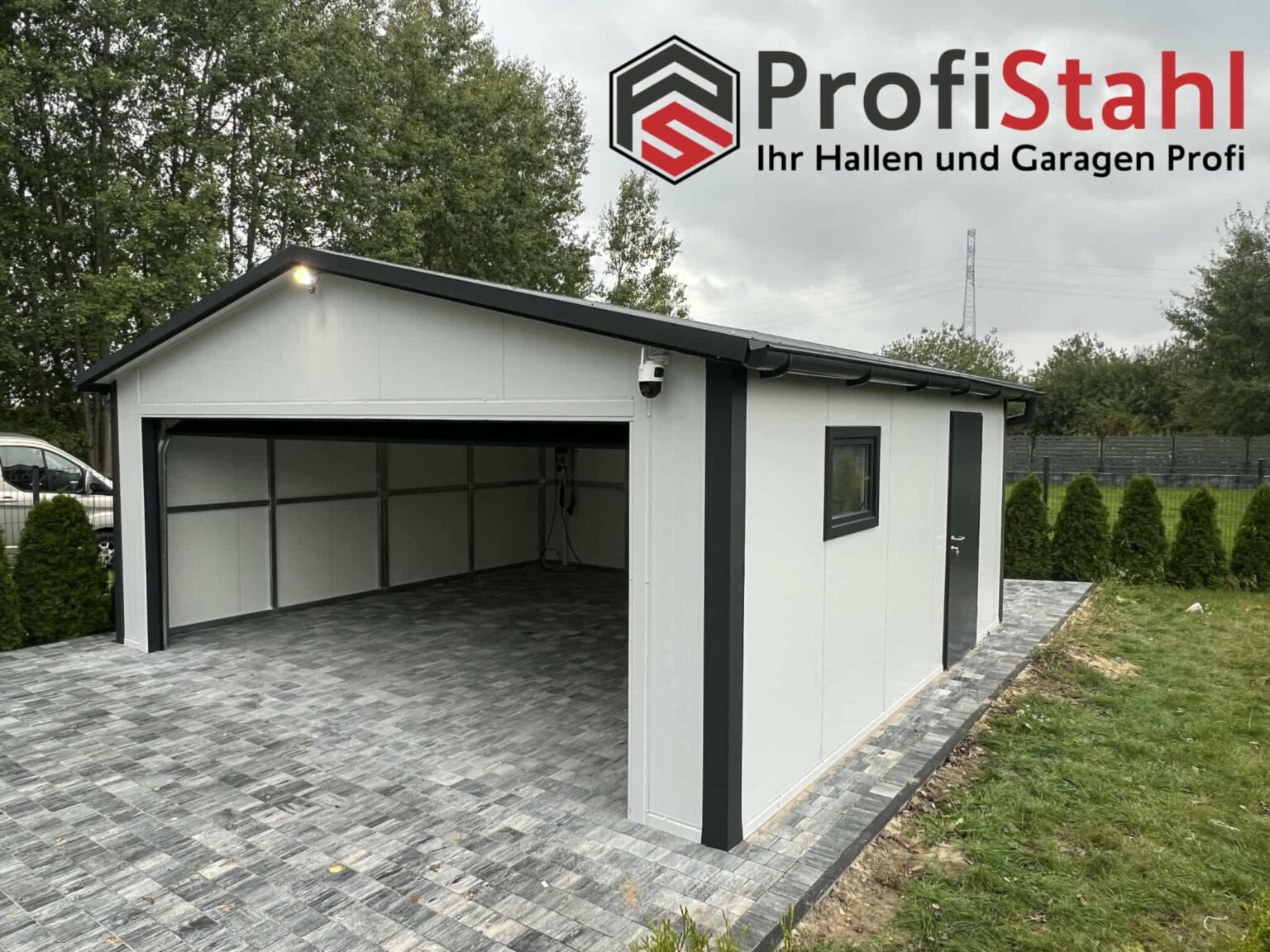 Isolierte Garage aus Sandwichplatten - ProfiStahl